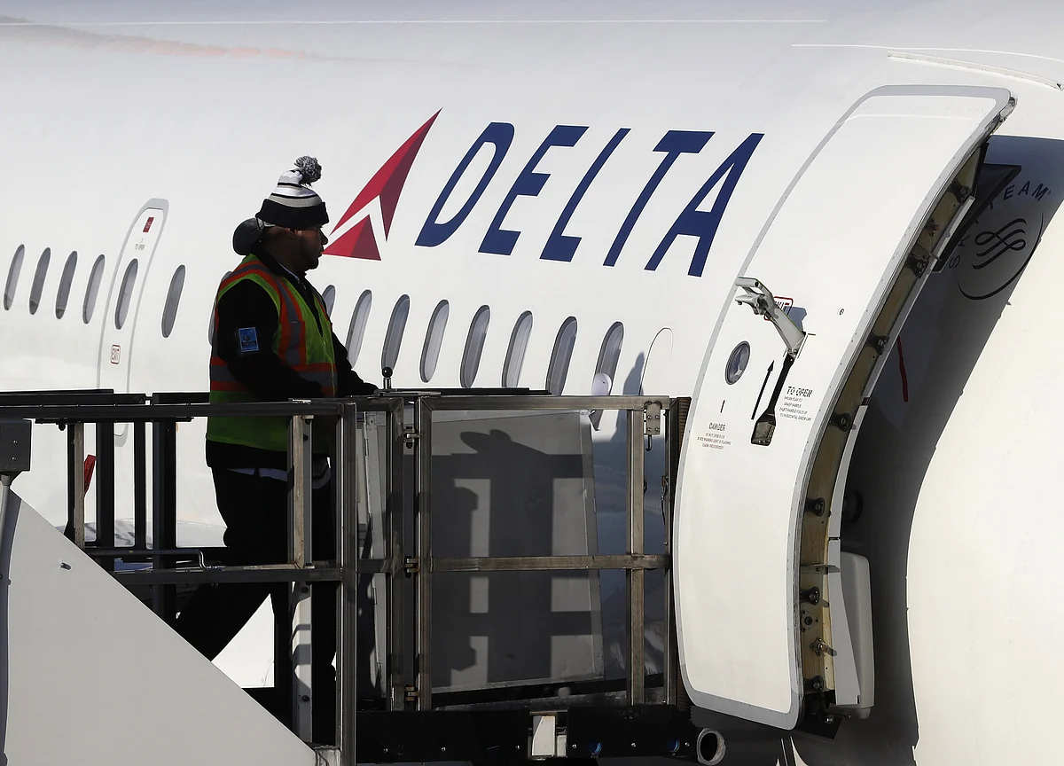 Delta Jet Dumped Fuel Over L.A. Without Warning, FAA Says
