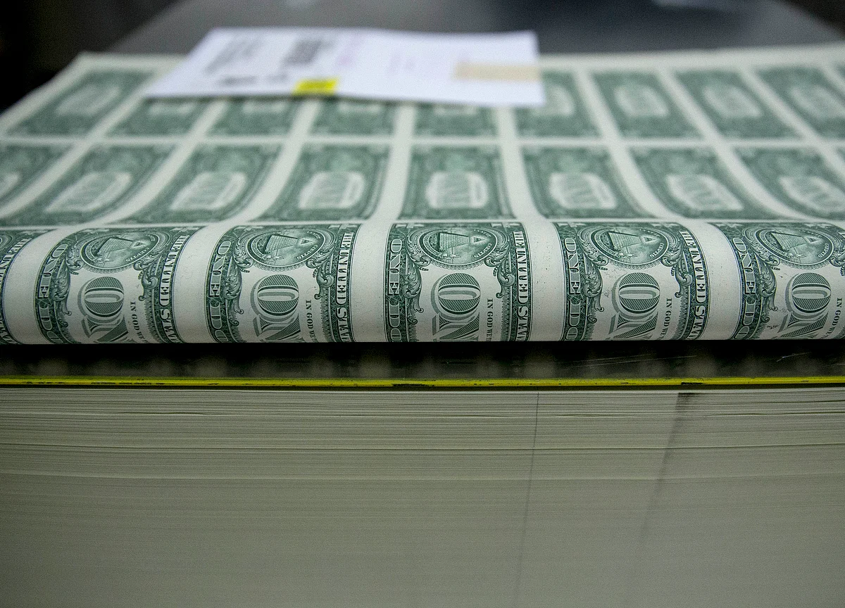 U.S. Lifts Debt Sales as Deficit Grows, Plans 2-Month Bills