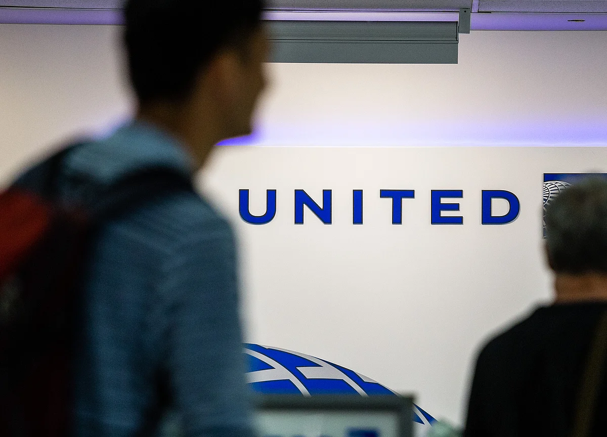 United Passenger Dragged Off Jet Got Concussion, Lawyer Says