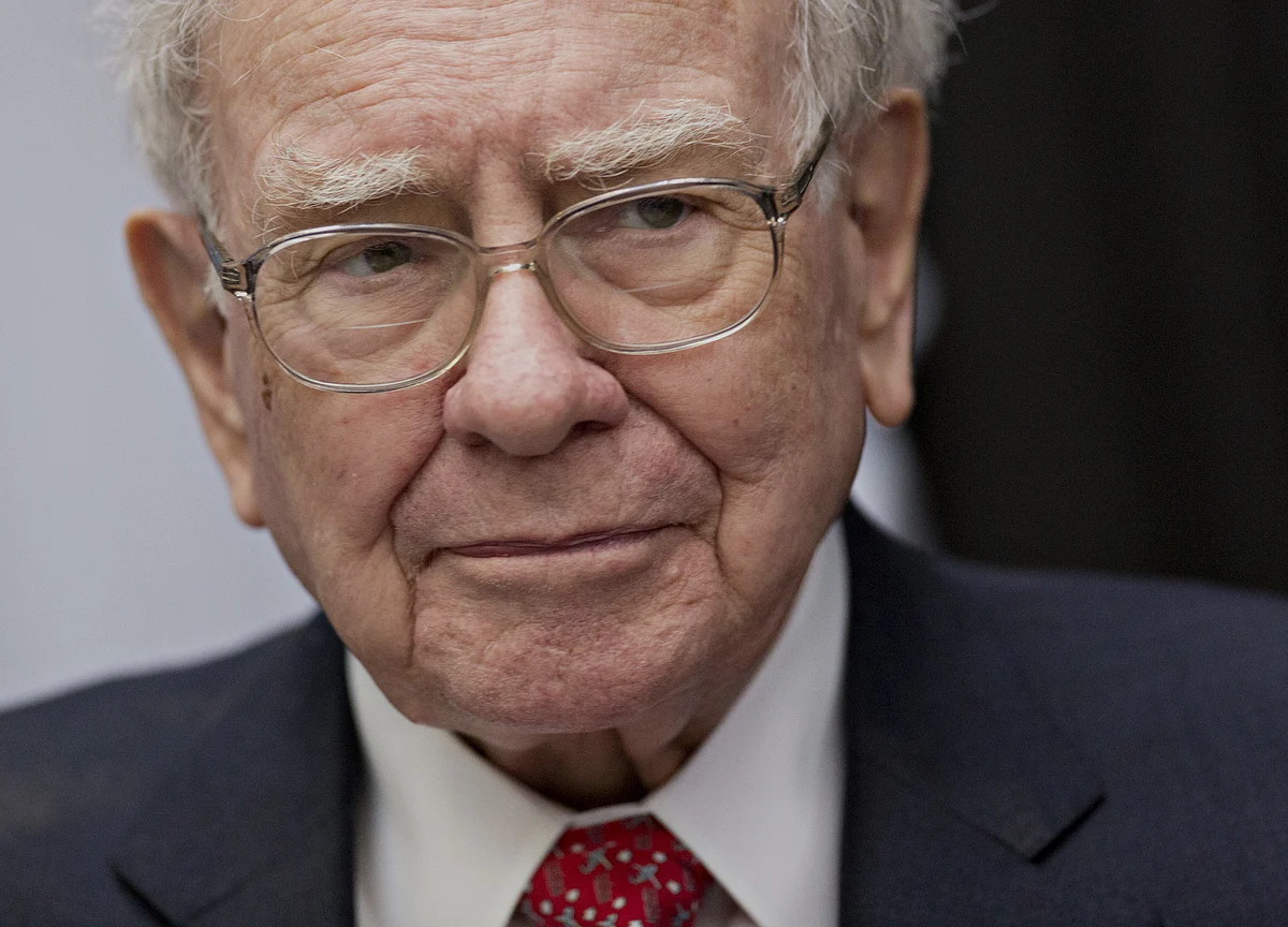Warren Buffett Sees Most Newspapers as ‘Toast’ After Ad Decline