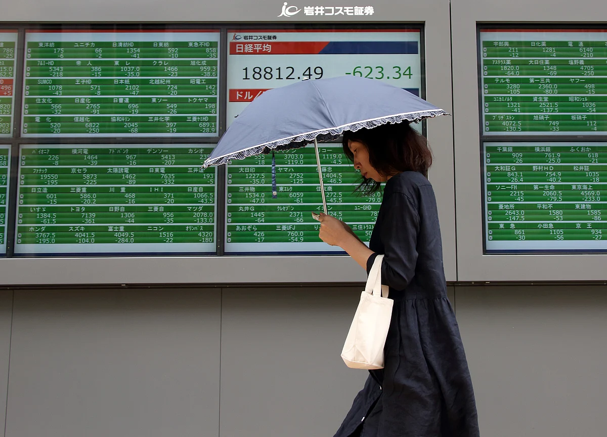Stocks End Lower as Late Rally Falters; Bonds Gain: Markets Wrap