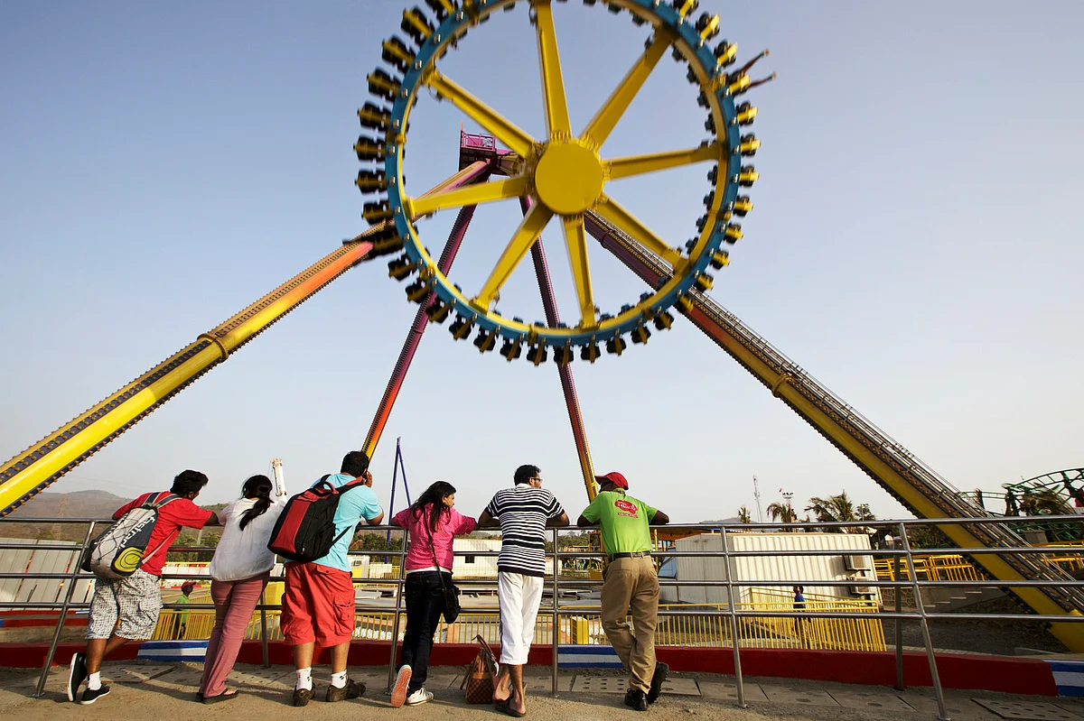 Visitors watch the ‘Scream Machine’ ride at Adlabs Imagica theme park.(Photographer: Kuni Takahashi/Bloomberg)