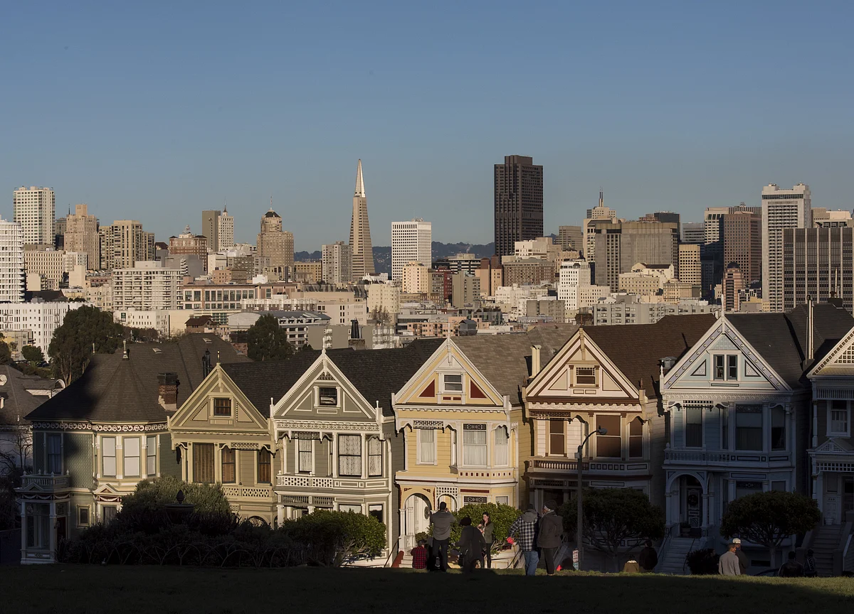 U.S. New Home Sales Rise More Than Forecast as Rates Fall