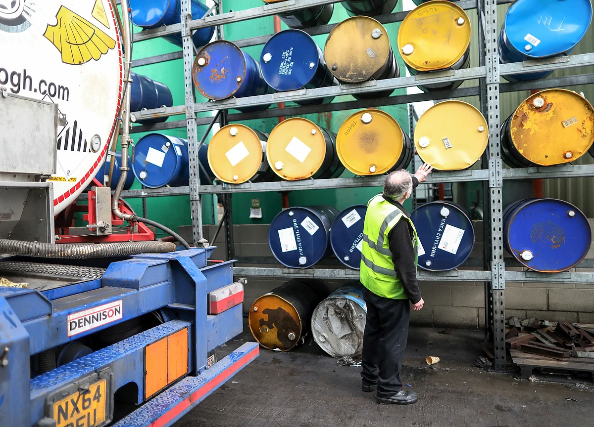 Oil Slips as Swelling Stockpiles Alarm Already-Panicked Market