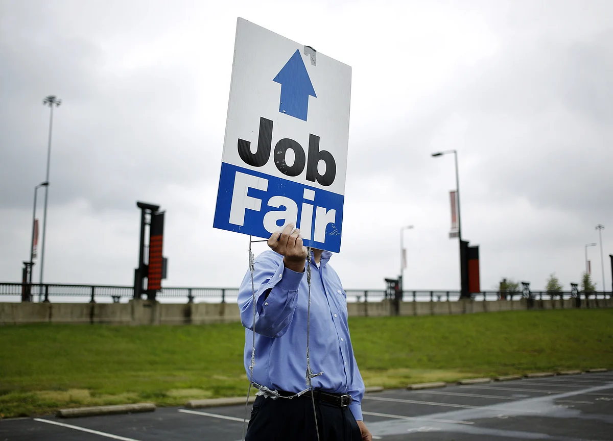 U.S. Jobless Claims Fall More Than Expected to Four-Week Low