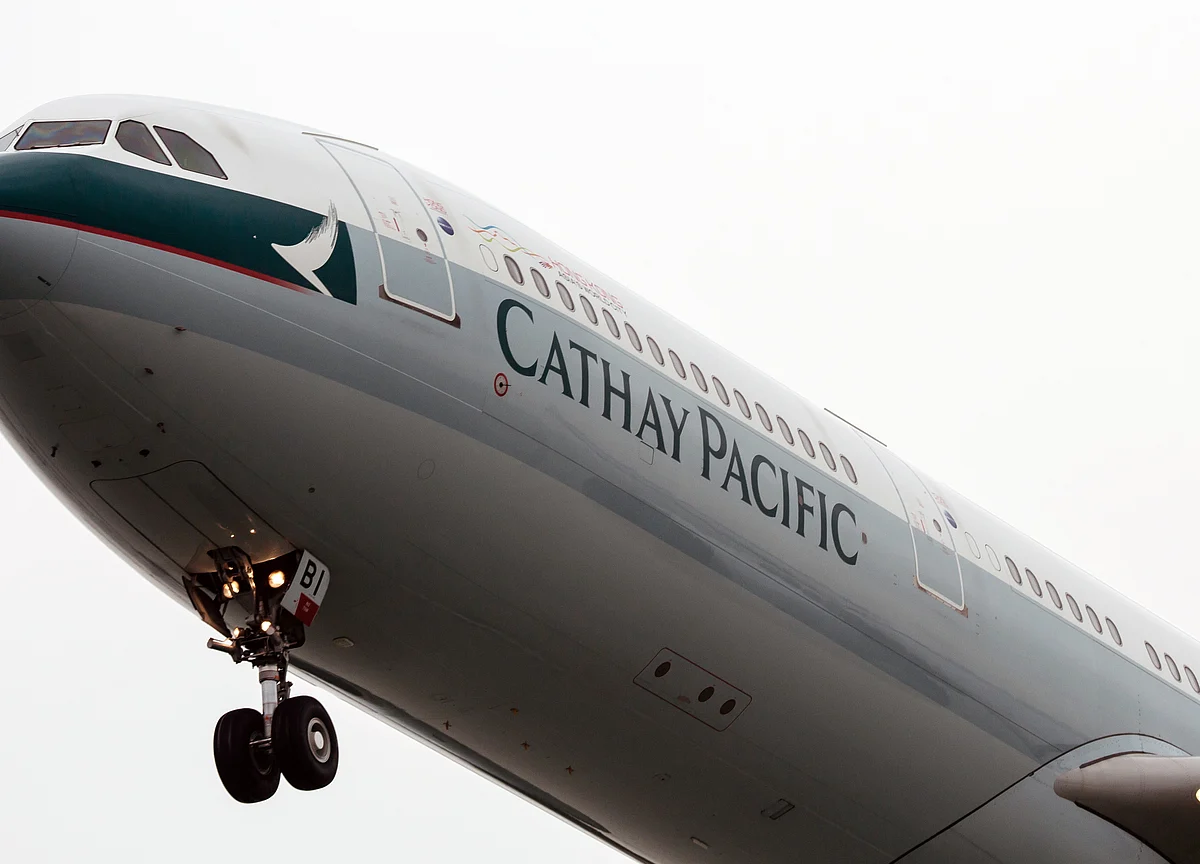 Cathay in Talks to Buy Shares in Hong Kong Express