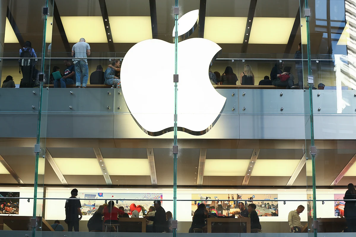 Apple Suppliers Hit Hardest as Tech Selloff Goes Global