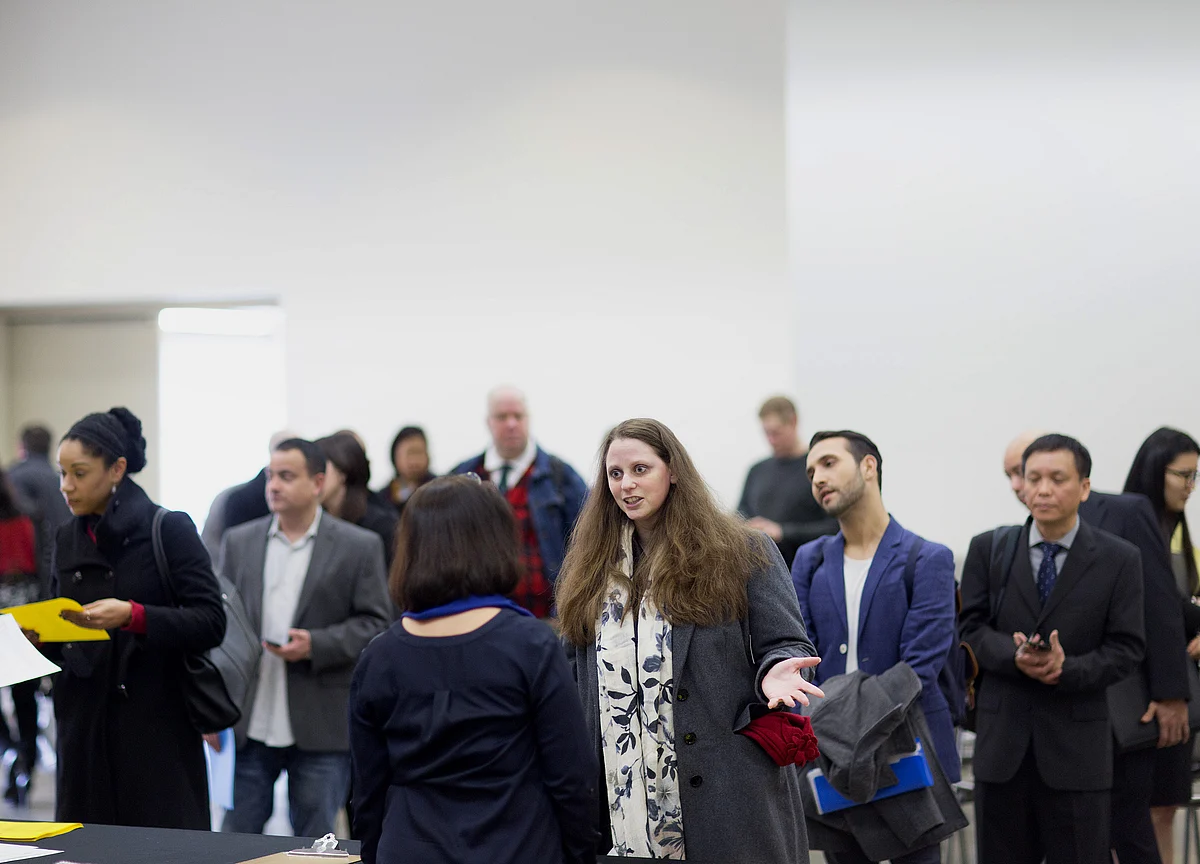 U.S. Jobless Claims Unexpectedly Decline to a Three-Week Low