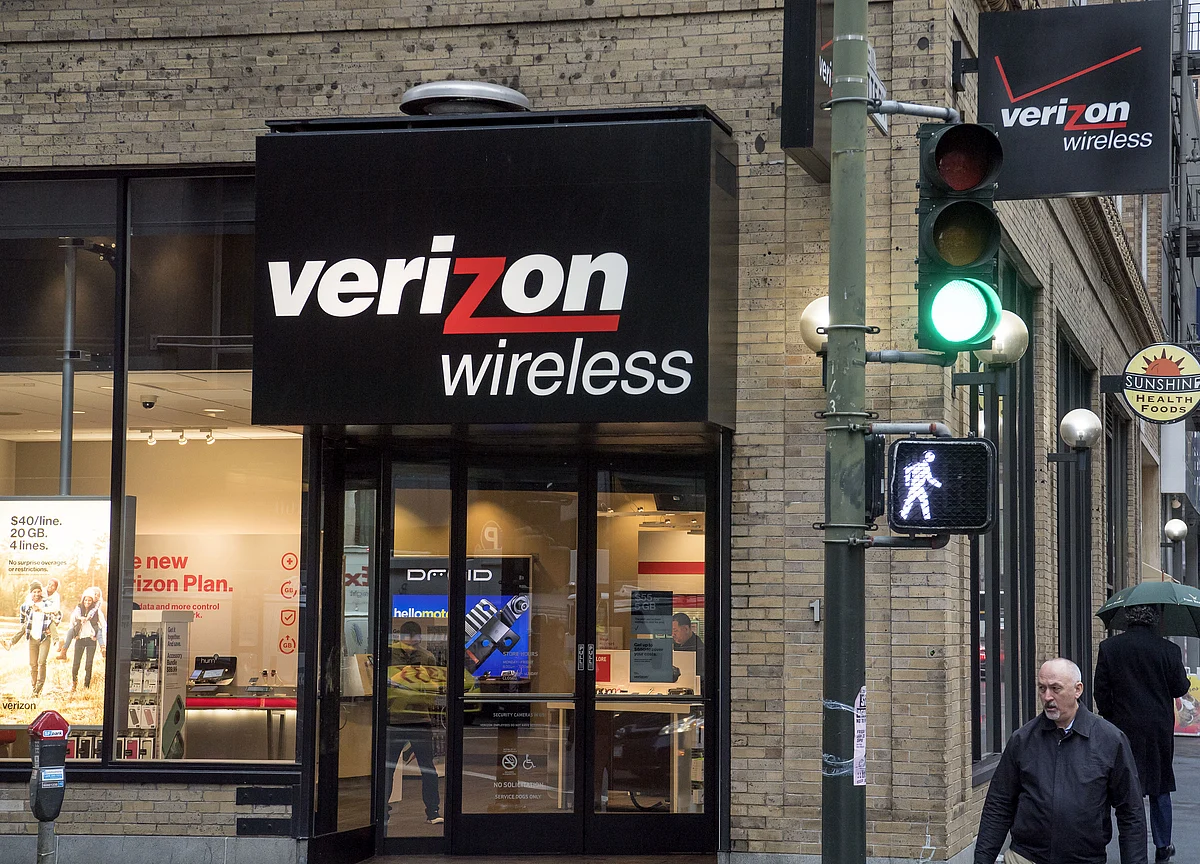 Verizon’s Firefighter-Throttling Controversy Could Help AT&T