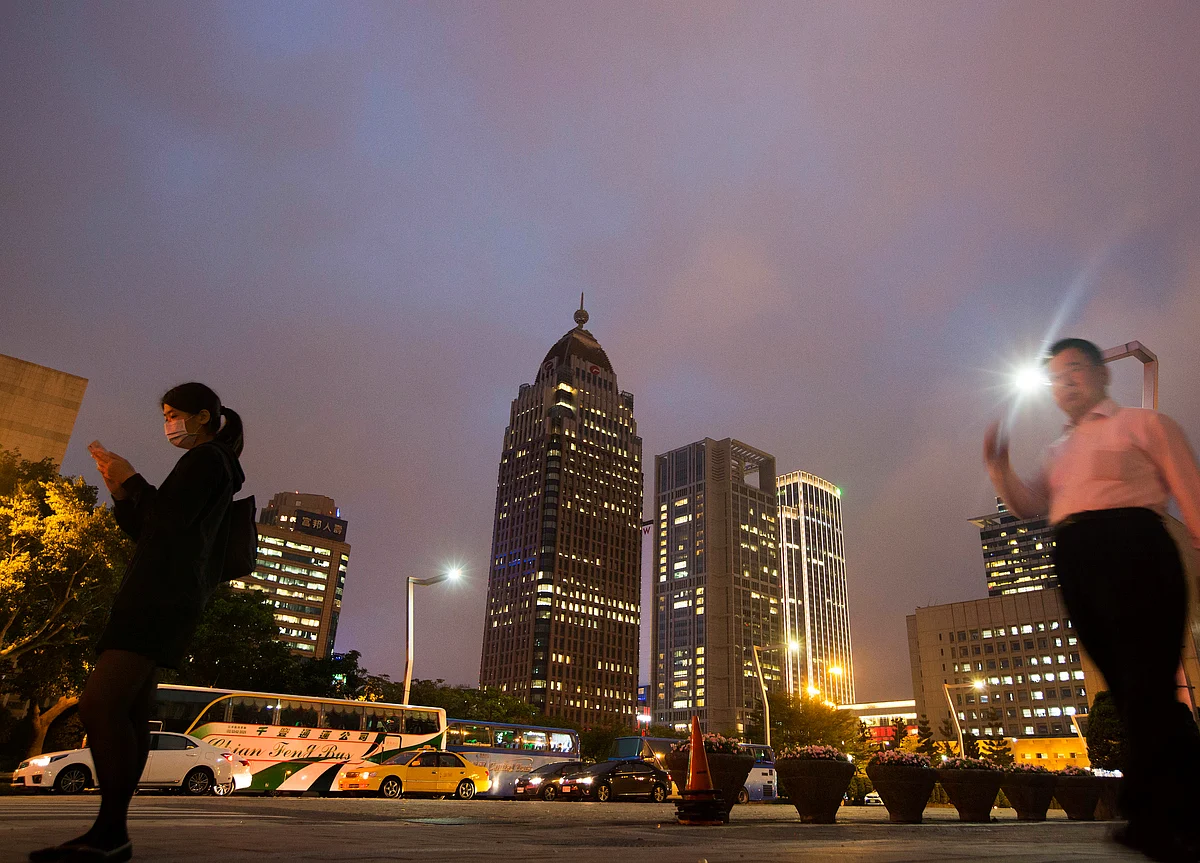 China Early Data Signal That Growth May Have Peaked for 2017
