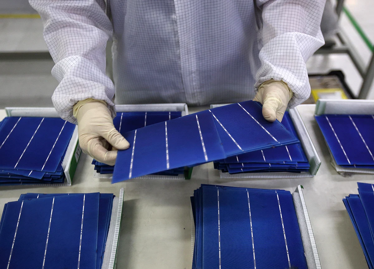 China’s Factory Outlook Dims Again as Trade Uncertainty Lingers