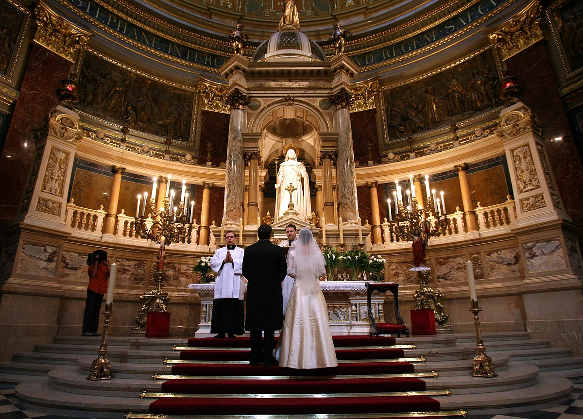 Saturday Busiest Wedding Day of the Year, at Cost of Almost $2 Billion