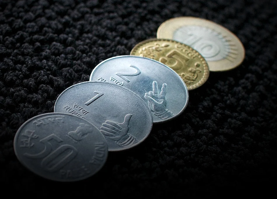 An Anomaly in Rupee Forwards Has Traders Search for RBI Hand