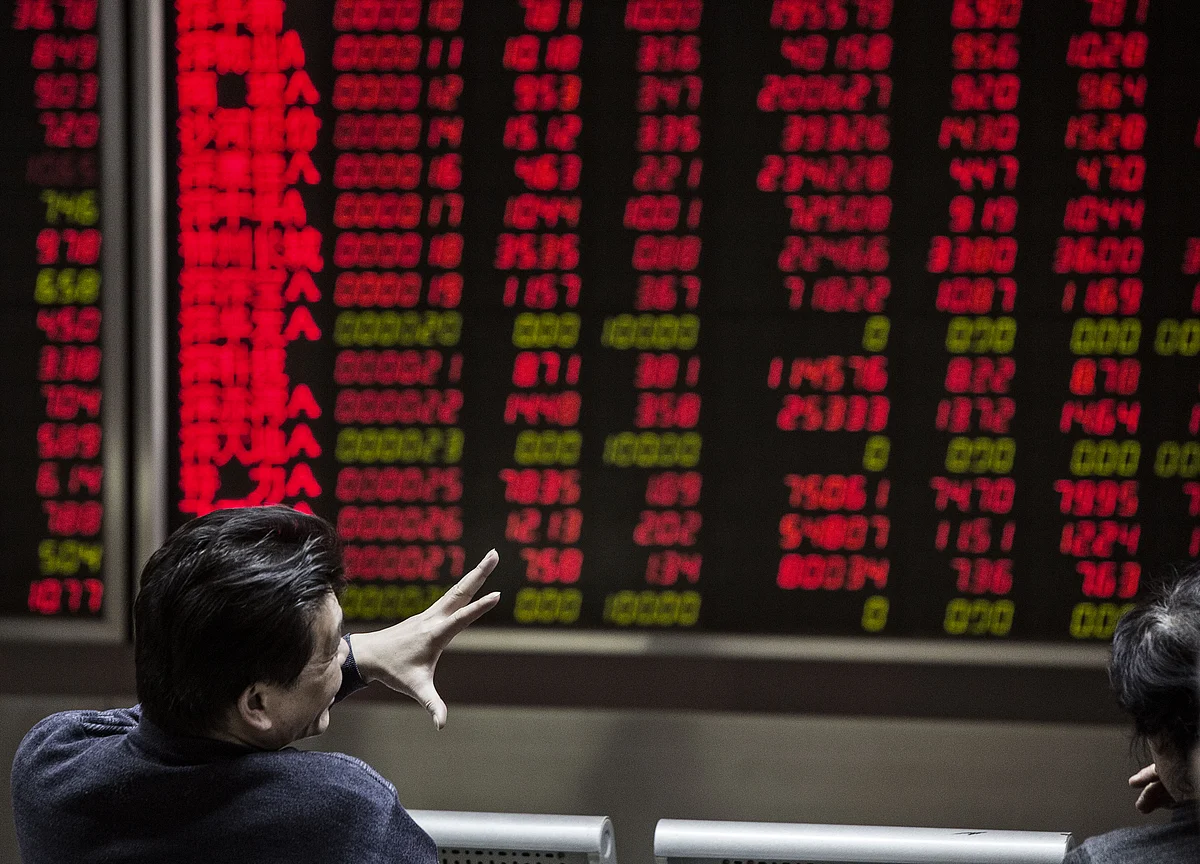 After Sudden Rout, China Stock Traders Question Beijing Put