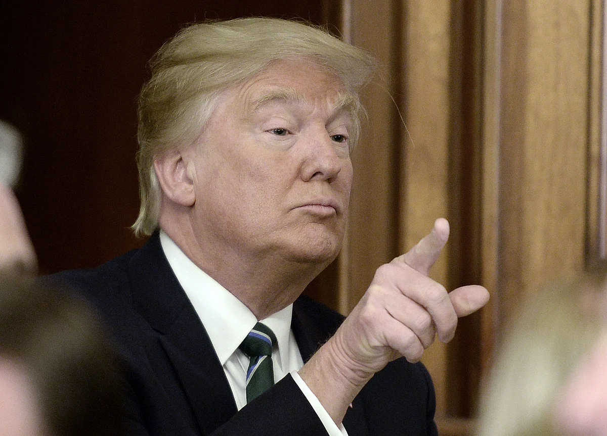 Senate Votes to Avert Shutdown as Trump Plans National Emergency