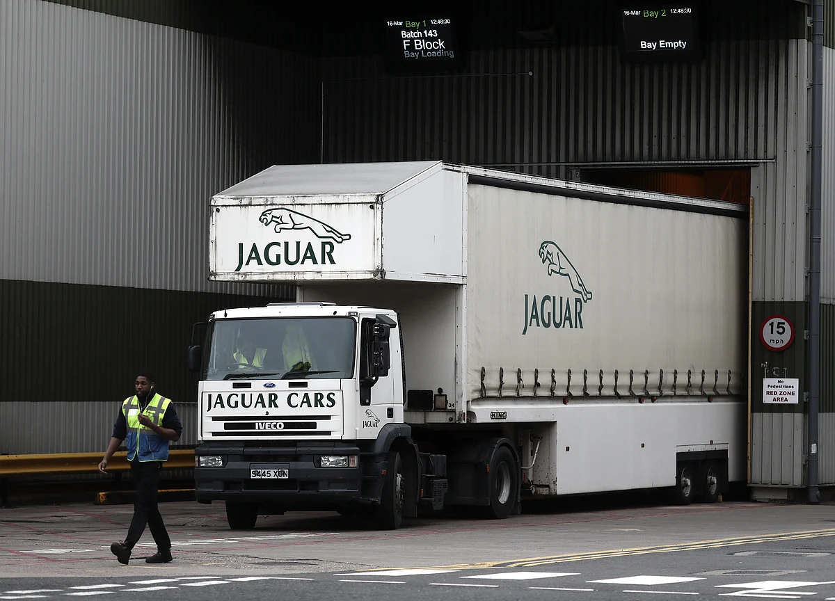 Jaguar Boosts U.K. Auto Sector With Electric Cars Commitment