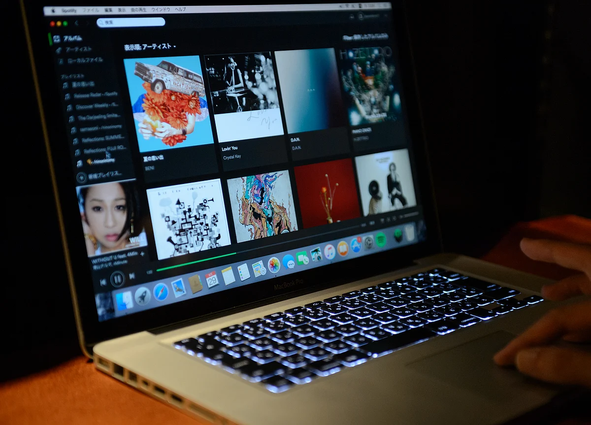 While Music Streaming Sales Surge, Singers Still Get Paid a Song