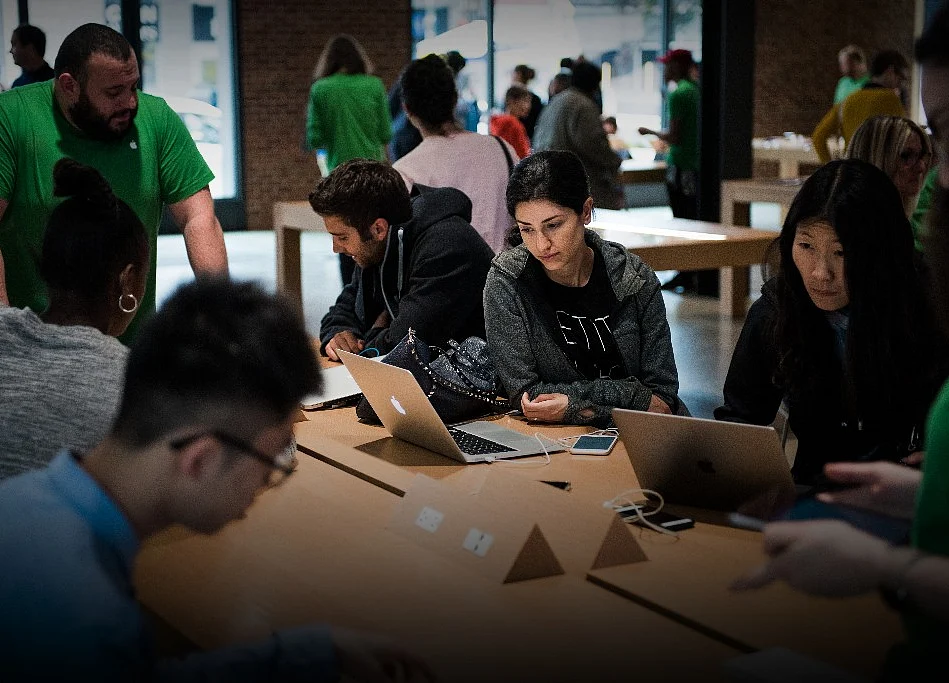 Apple, Amazon Lost Some Institutional Holders in Late 2018 Rout