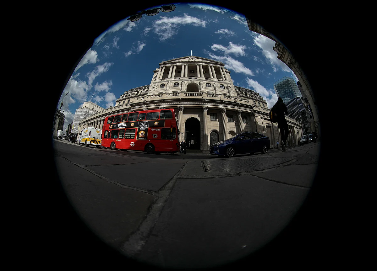 ‘Built on a Lie’ Mutual Funds Headed for Tougher Rules in U.K.