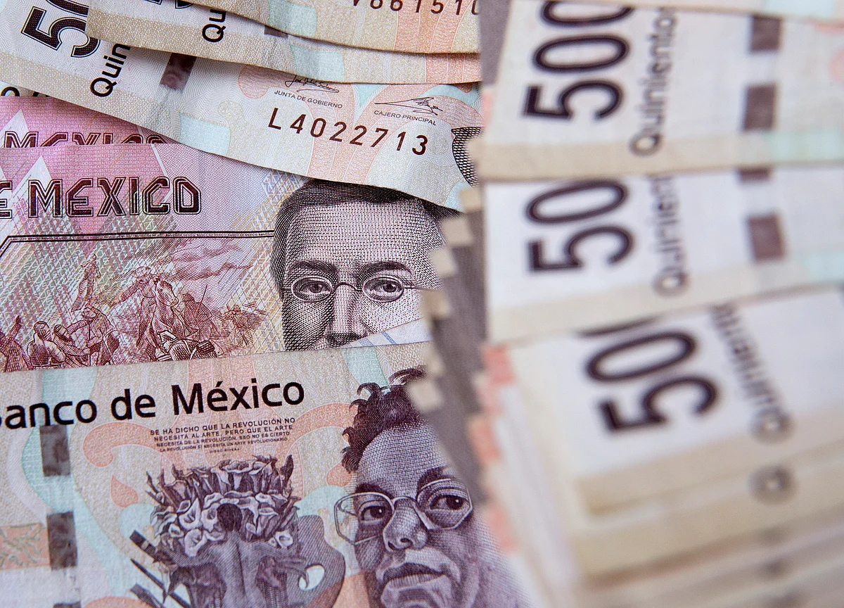Mexico Cuts Key Rate for Fifth Time, Flags Economic Weakness