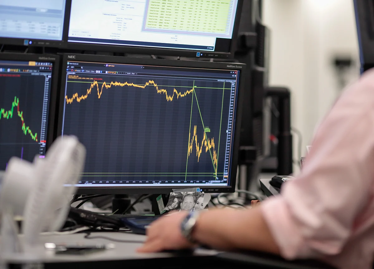 Sensex, Nifty Resume Declines After One-Day Breather
