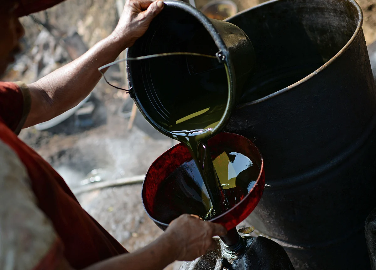 Crude Advances After Saudi Restraint Sparks Renewed Supply Fears