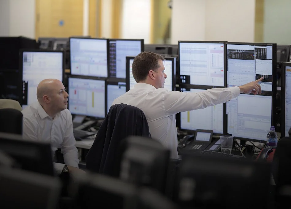 Bond Traders See a Path to 2% Yields Lurking in U.S. Jobs Miss