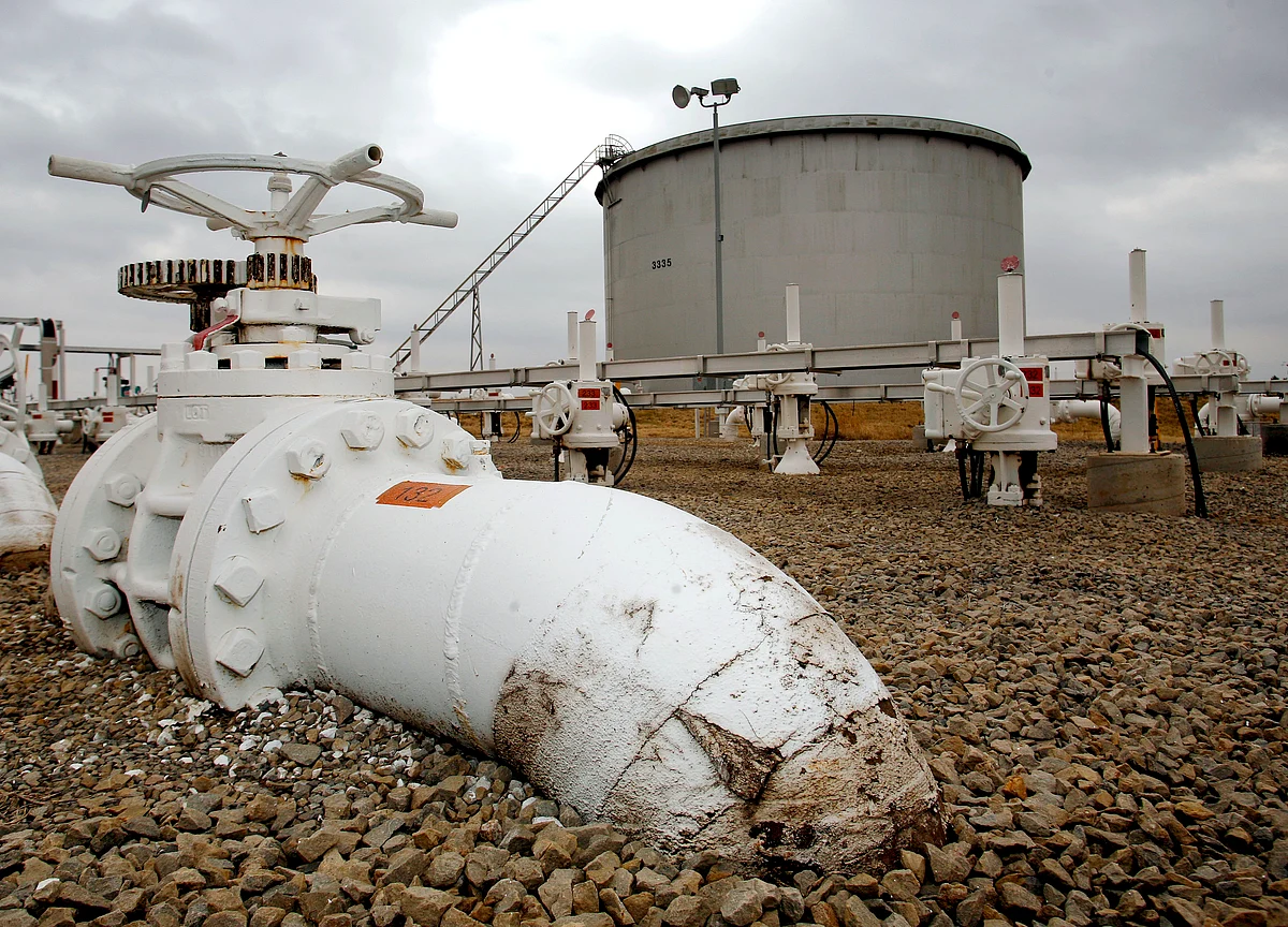 Oil Jumps as OPEC Promises to Restrain Production Through 2018