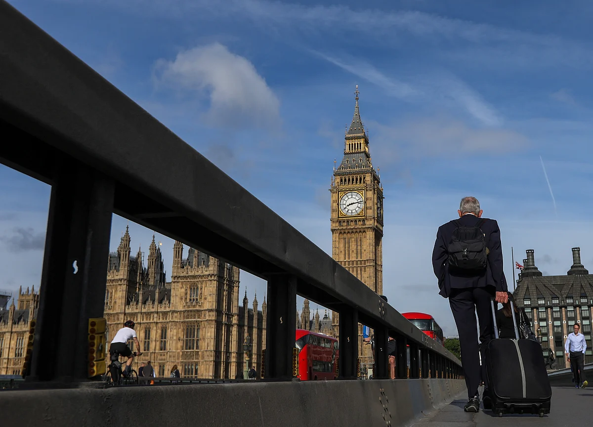 U.K. Faces Longest Fall in Living Standards on Record
