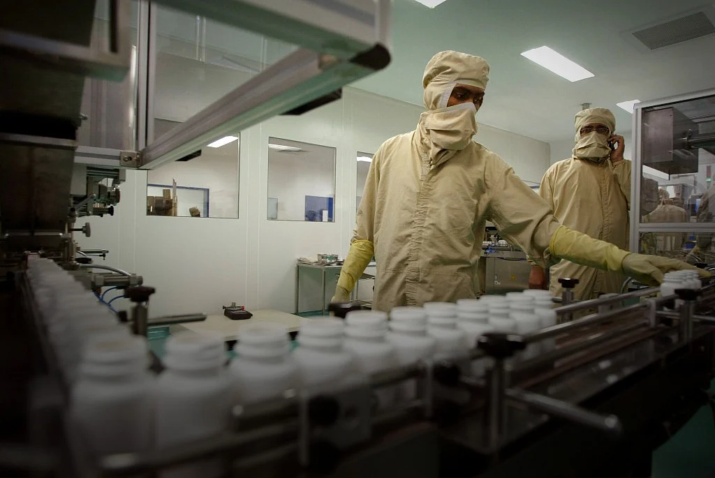 Workers quality check containers at a Dr Reddy’s manufacturing plant (Photographer: Amit Bhargava/Bloomberg)