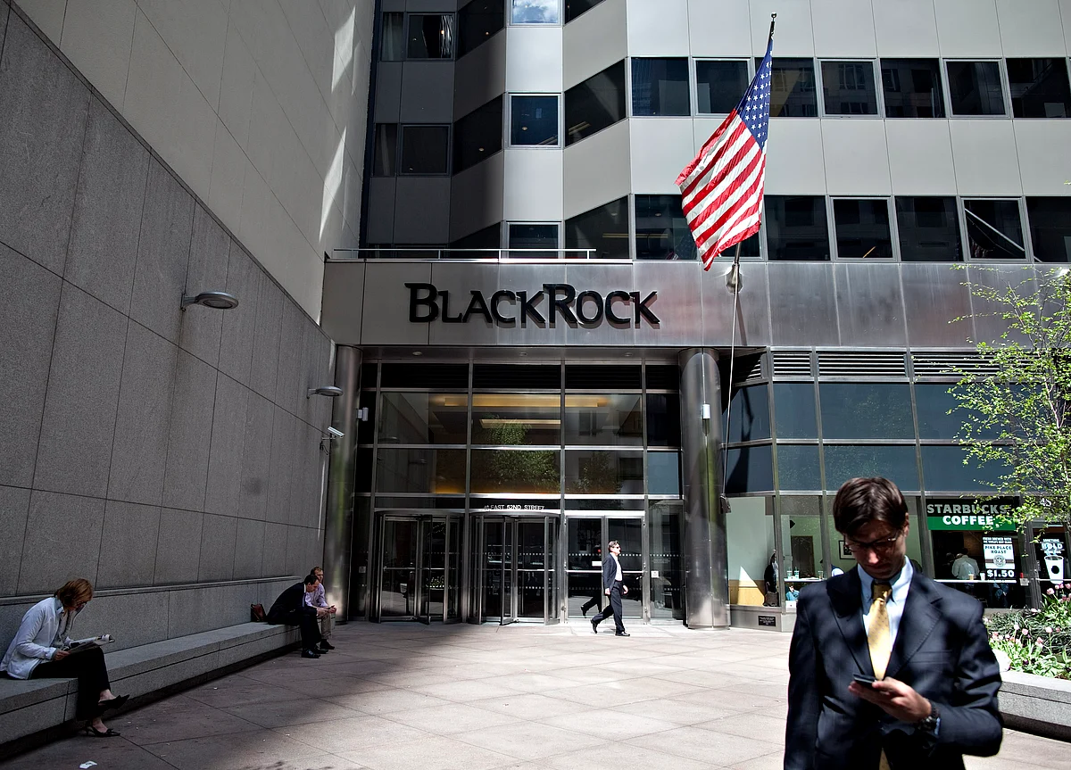 BlackRock Raises $1 Billion For Clean Power as Wind, Solar Boom
