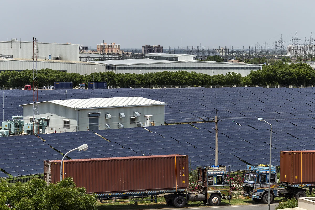 Warburg Pincus Invests $100 Million in India's CleanMax Solar
