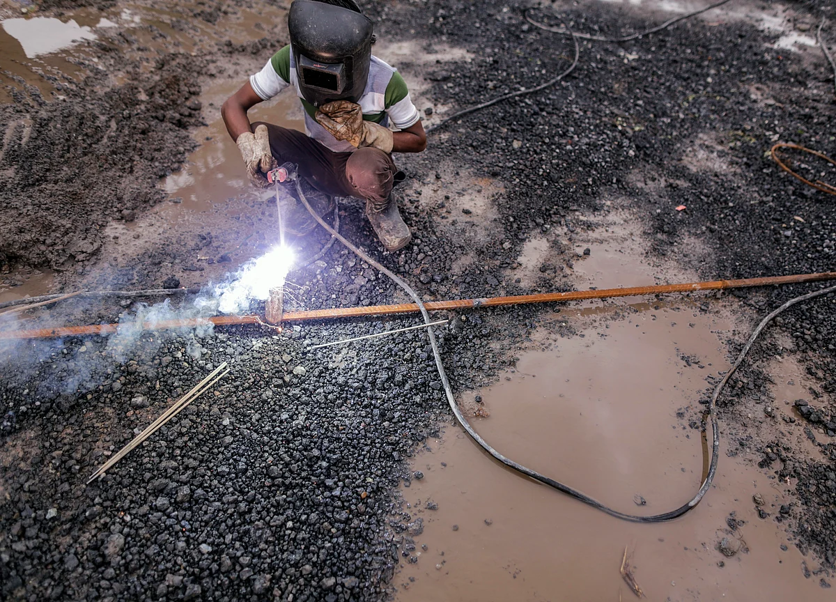 JSW Steel Seeks Legal Opinion On Bidding Solo For Essar Steel