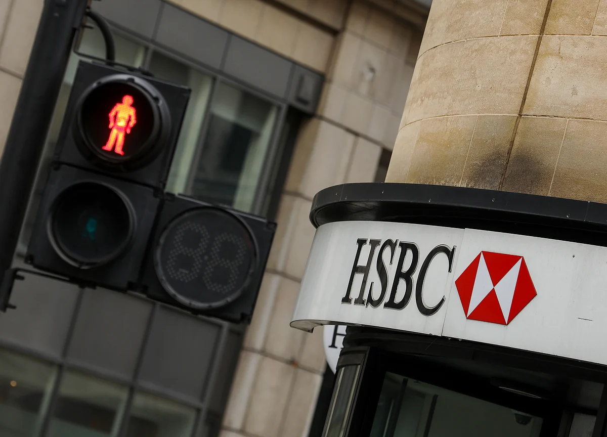 HSBC Reboot Fizzles, Sending Stockholders Looking for Exits
