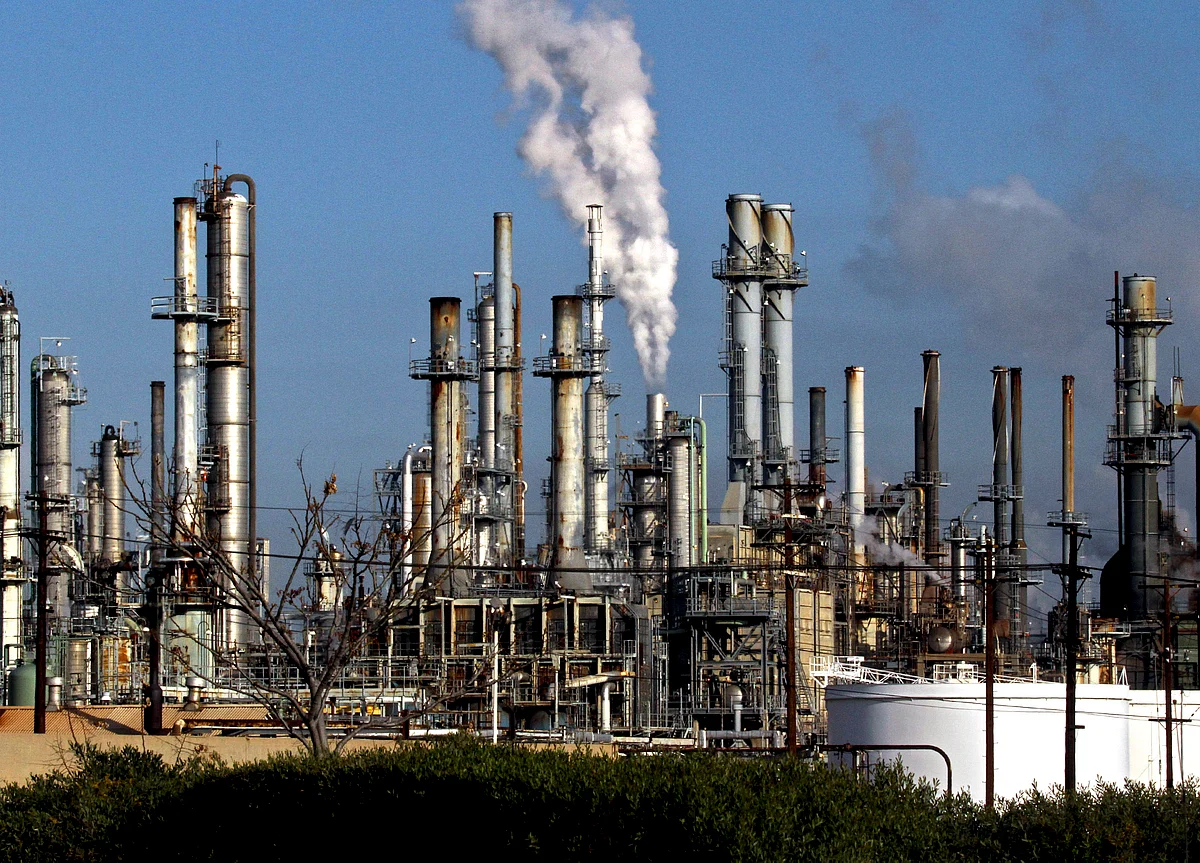 Oil Posts Weekly Loss as Jobs Surge Can’t Banish Economic Worry