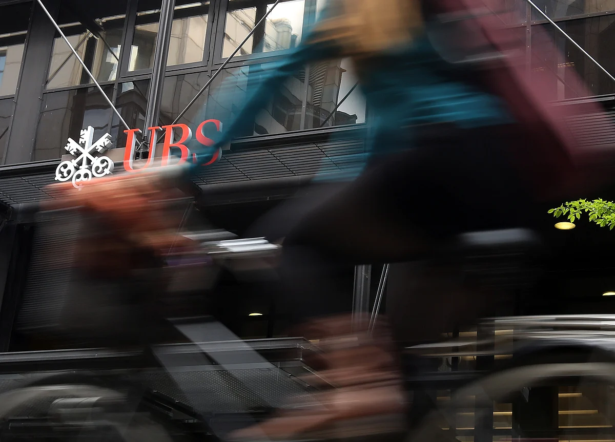 Asia's Richest Delight Banks by Abandoning Their Trading Egos