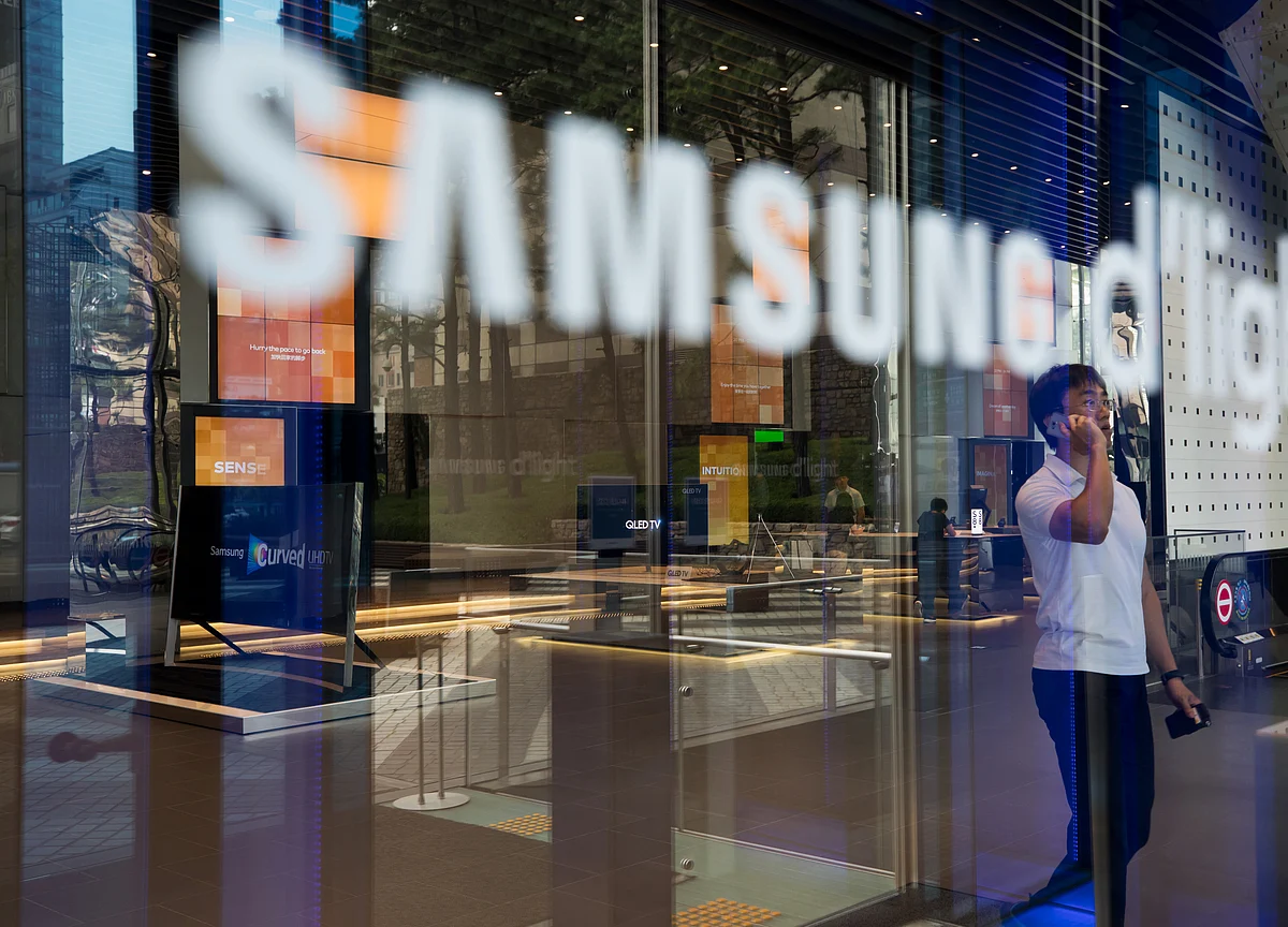 World’s Largest Mobile Phone Factory Set to Open in India