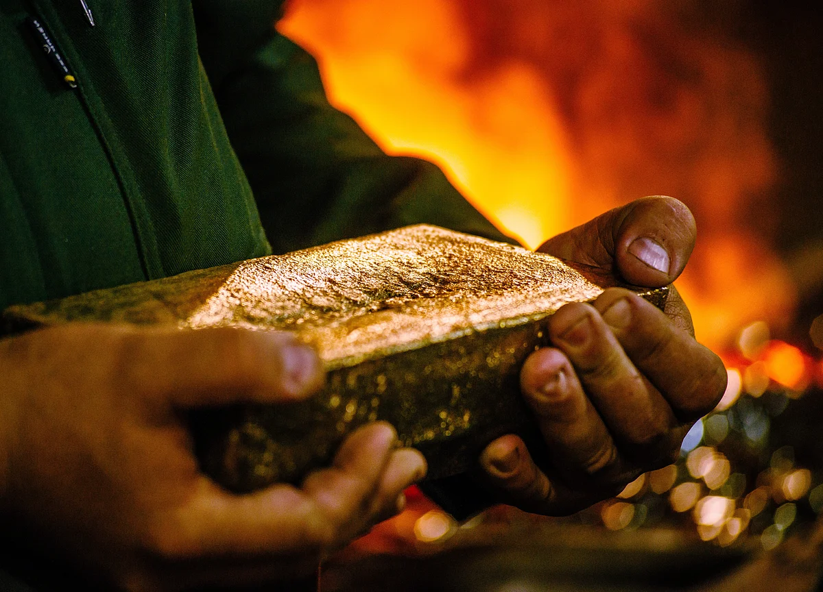 Newmont Buys Goldcorp for $10 Billion to Be Top Gold Miner