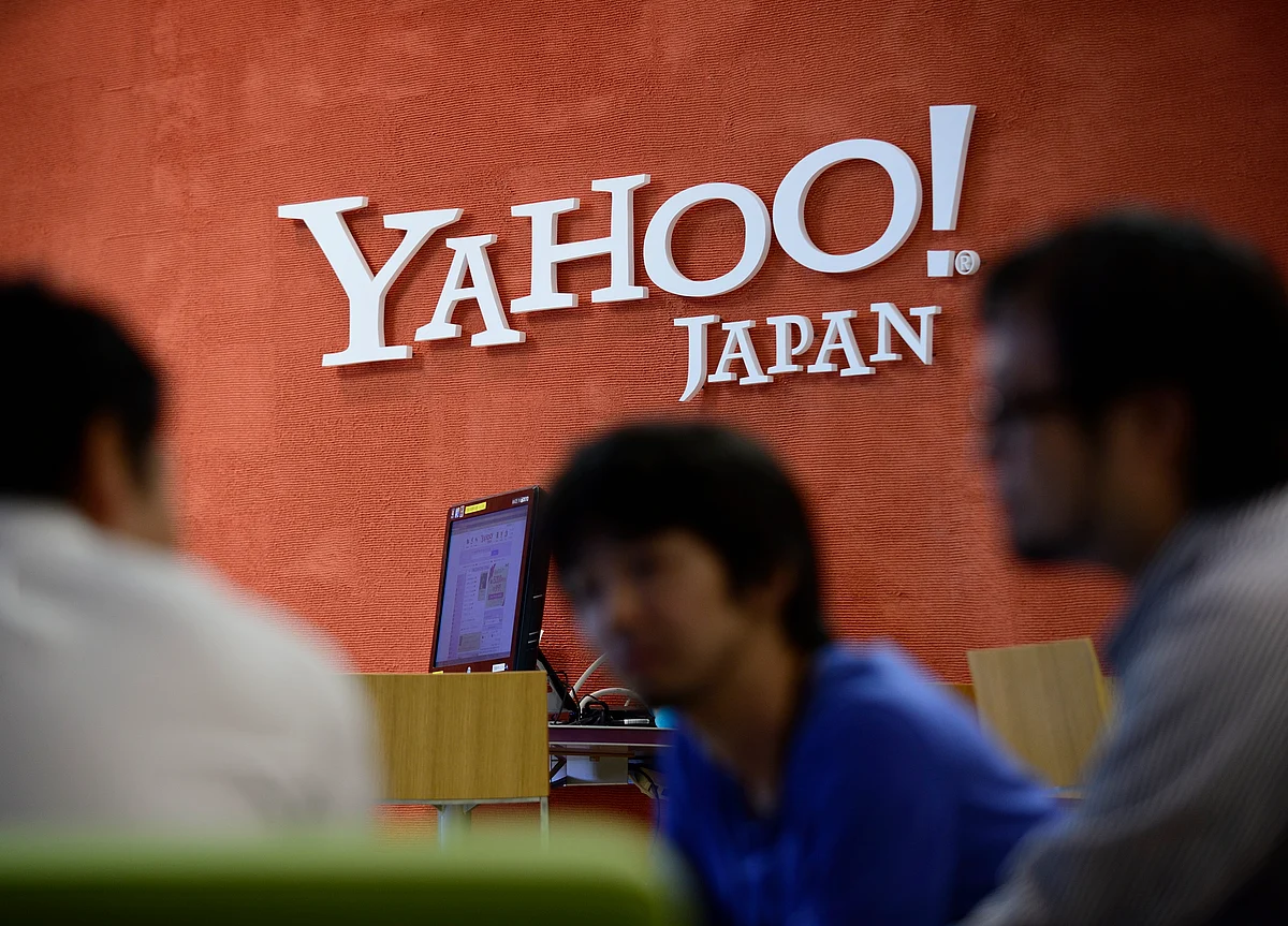 SoftBank to Create Japan Internet Giant to Battle Global Rivals