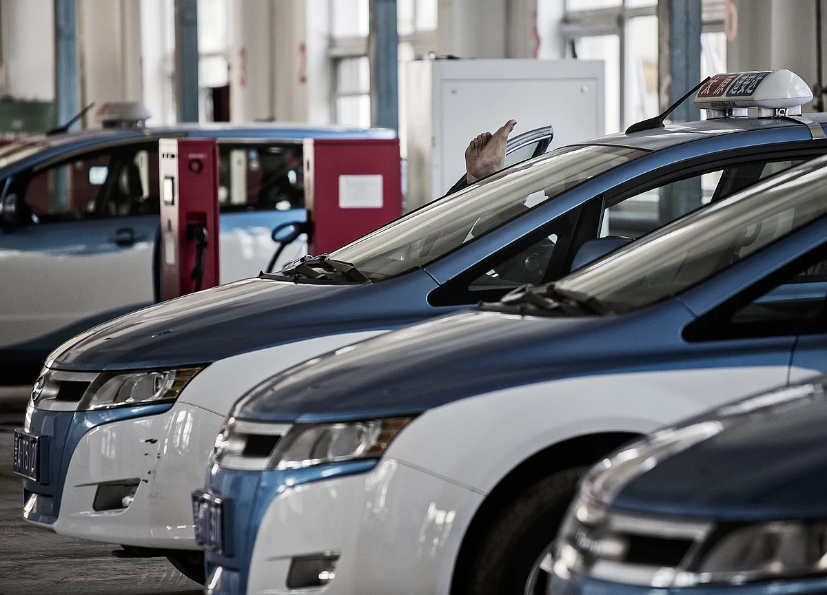 China Car Sales Rise for First Time in a Year on Discounts