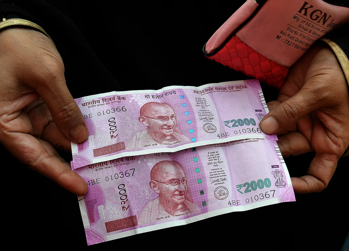 Bonds Drop With Rupee in India as RBI's Dovish Pivot Falls Short