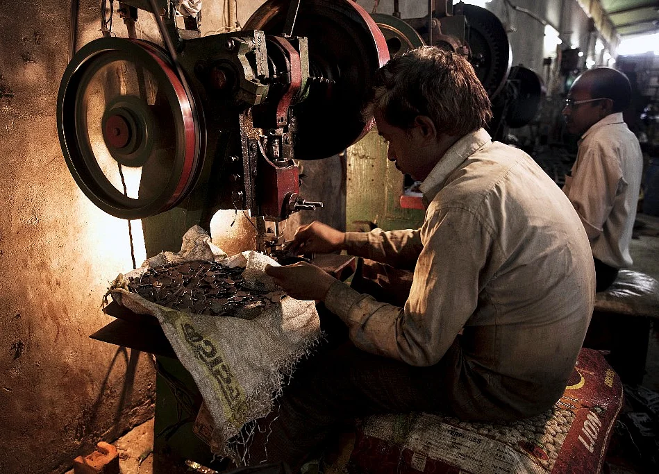 India Services PMI Eases In August Amid Softer Rise In New Orders