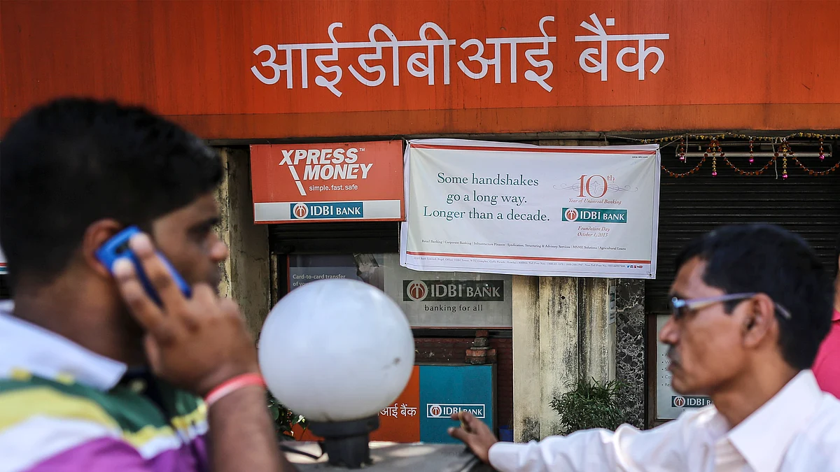 People stand outside a branch of IDBI Bank Ltd. in Mumbai. (Photographer: Dhiraj Singh/Bloomberg)