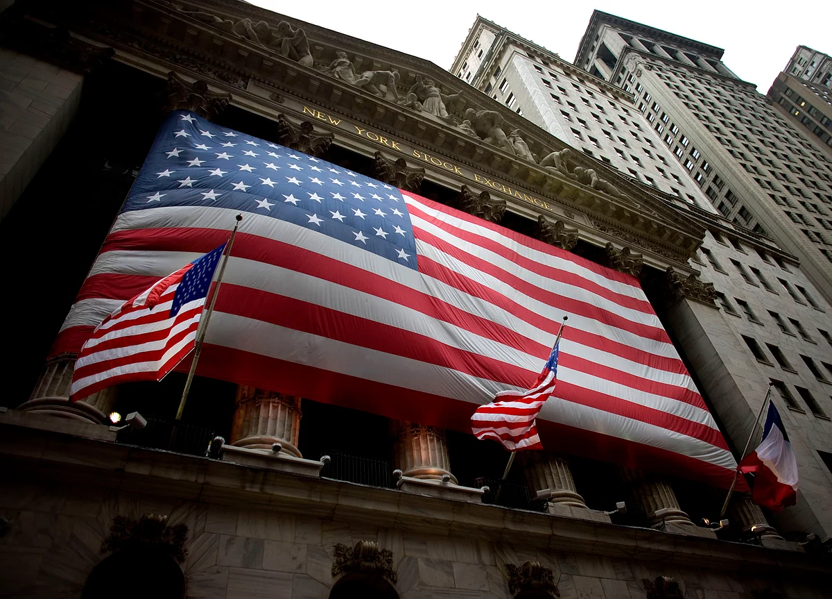 Traders Ditch Risk as Dalio to Gundlach Warn on Emerging Markets