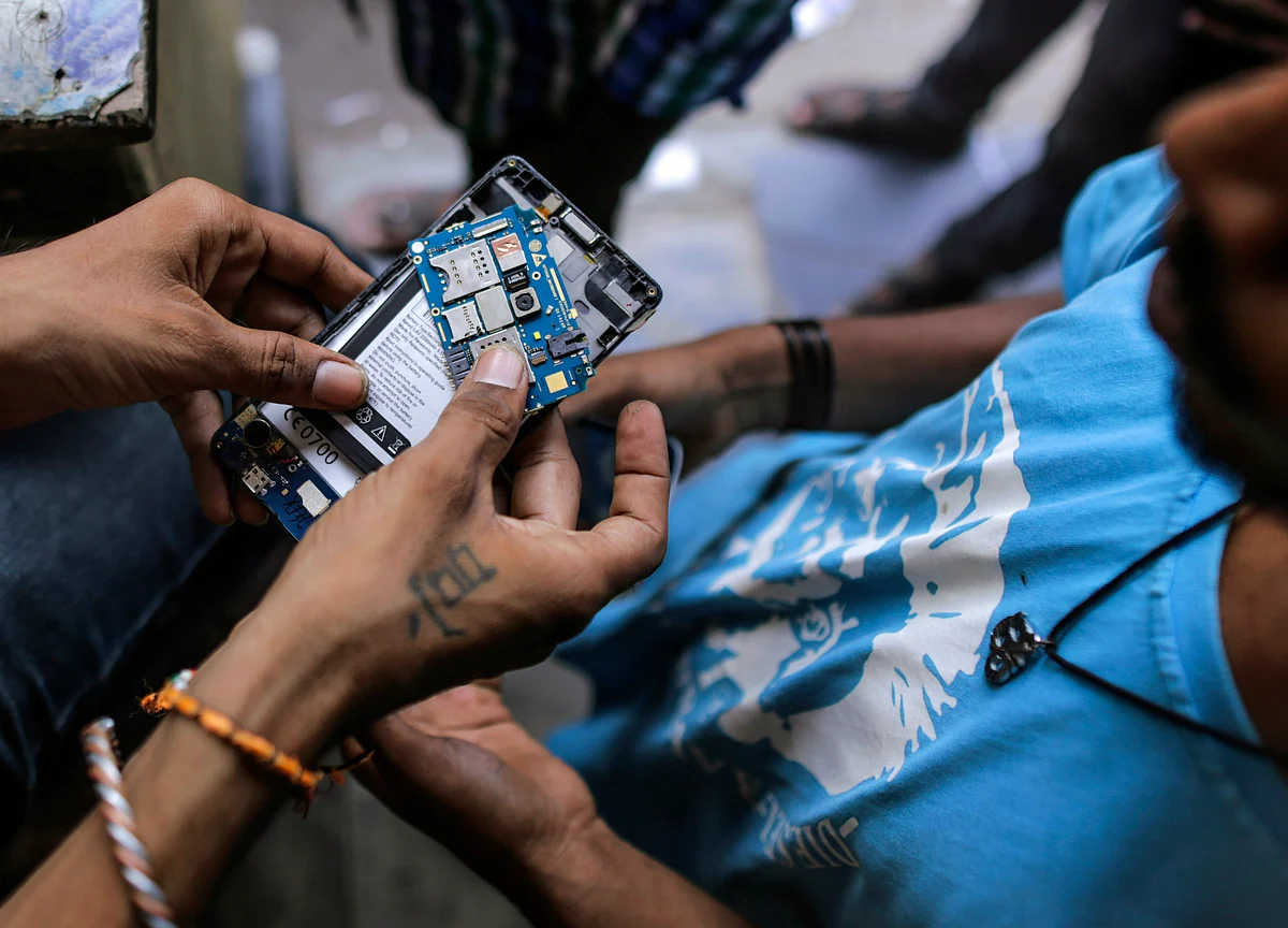 Government Plans To Develop Electronics Component Manufacturing Base In India