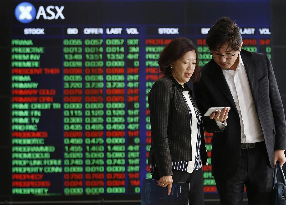Dollar, Bonds Plunge as Trump Turns Up Rhetoric: Markets Wrap