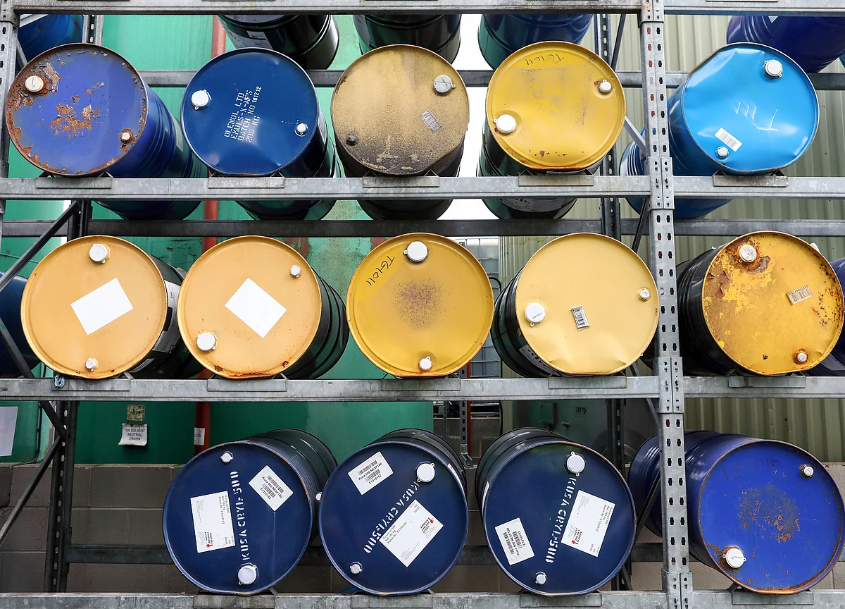 Oil Slips as Growth in U.S. Supplies Feeds Into Market Anxieties