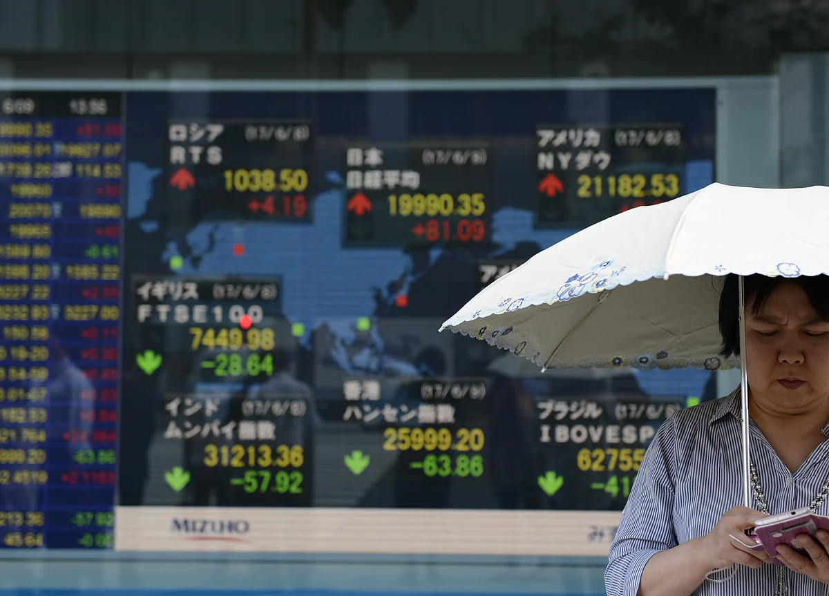 U.S. Stocks Can't Hold Gains After Hitting Records: Markets Wrap
