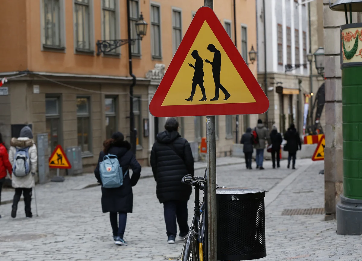 Love to Text and Walk Cluelessly? Prepare to Pay a Fine for That