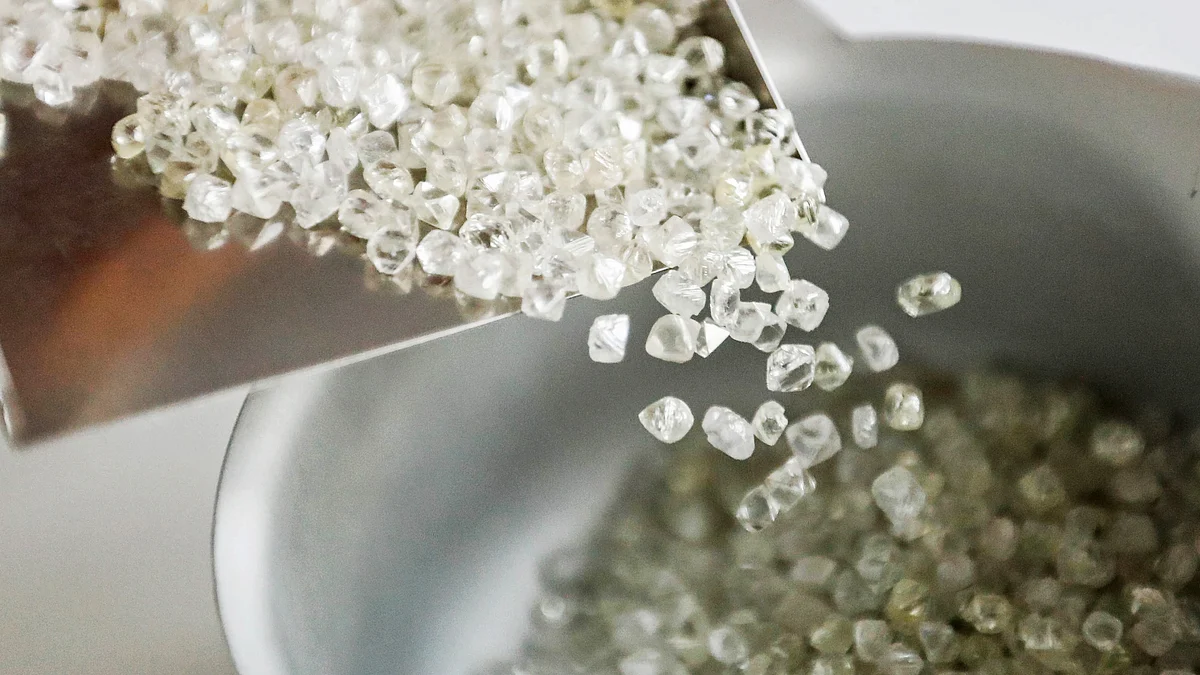 An employee handles rough diamonds at a diamonds trader’s office. (Photographer: Dario Pignatelli/Bloomberg)
